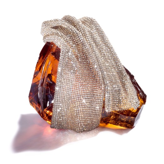 Отвергая стандартные шаблоны, Swarovski Crystal Honeycomb Mesh воплощает творческую эволюцию в сияющей привлекательности роскошного дизайна