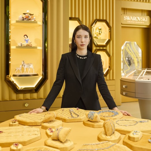 эксперты по кристаллам Swarovski готовы помочь вам найти идеальный стиль для любого случая