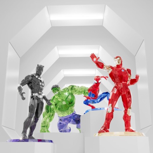 Swarovski выпускает полноценные коллекции фигурок и аксессуаров совместно с Universal, Minecraft, Disney, Marvel