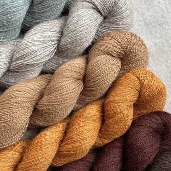 пасмы немецкой премиальной пряжи Pascuali Alpaca Lace