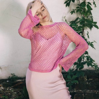 Джемпер-сетка крючком из пряжи Aura Yarns Fashion Li Vi, оттенок Pink Flamingo