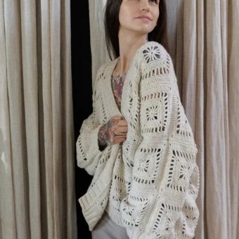 13 мотков пряжи AuraYarns Shiny Day, оттенок Cream и кардиган крючком готов