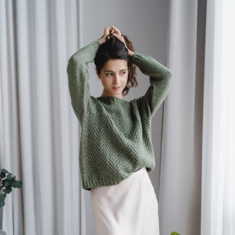 джемпер из Aura Yarns Fashion Shiny Day — 44% бамбук, 38% мериносовая шерсть 19 микрон, 18% метанит
