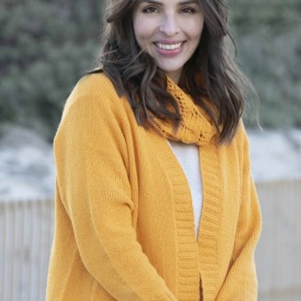 Модель 23077 Женский кардиган связанный из пряжи Экокашемир цвет 08 Austermann Eco Cashmere