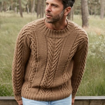Rebecca № 95 Модель 3 Мужской джемпер связанный из пряжи Austermann Merino 105 цвет 369