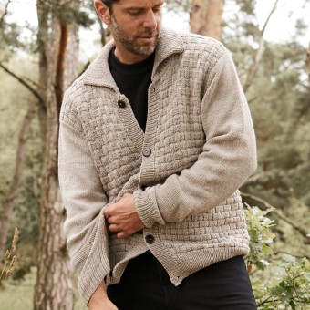 Модель 24082 Мужской кардиган связаный из пряжи Austermann Merino 105 цвет 337