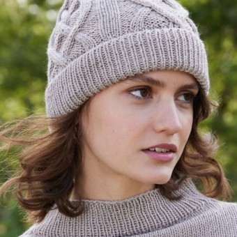 Rebecca № 95 Модель 10 вязаная шапка из пряжи Austermann Merino 120 цвет 137. Обхват головы около 54 - 56 см