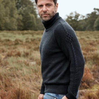 Rebecca № 95 Модель 5 Мужской джемпер из мериноса связаный с помощью пряжи Austermann Merino 120 цвет 134