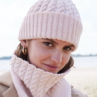 Rebecca № 95 Модель 16 Шапка из мериносовой пряжи  связаный воротник из пряжи Austermann Merino 160 Exp Цвет 266