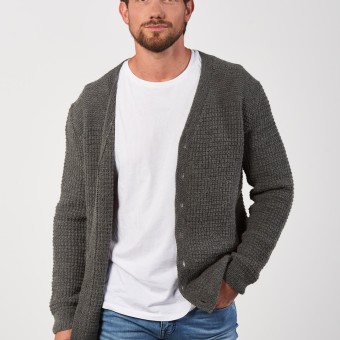 Модель 15408 Мужской кардиган связаный из пряжи Austermann Merino 160 цвет 229