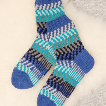 Модель 21082 детские носочки и кардиган из пряжи Austermann Step 4 Merino 4-fach Uni & Melangen