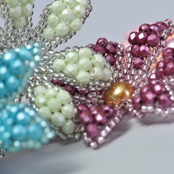 декоративный цветок из бисера Fire Polished Flower своими руками