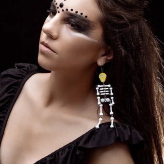 стильные серьги из бисера скелеты handmade для хэллоуинского лука
