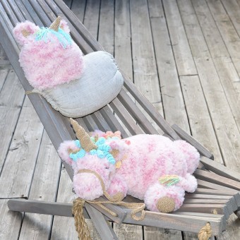 Вязаный единорог и детский чепчик из пряжи Mondial Relax, Oro и Treccia