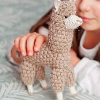 Амигуруми альпака связанная из пряжи Pascuali Alpaca Fino