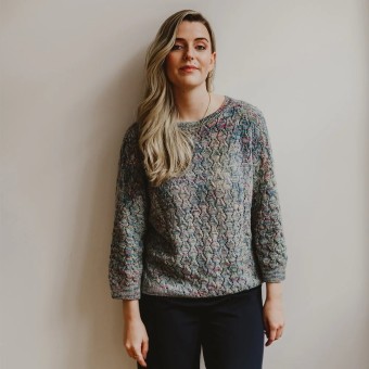 Размеры соответствуют обхвату груди следующим образом: XS (S/M; L/XL; XXL/3XL; 4XL/5XL) = 30 (32–35; 39–42; 46–50; 54–58)“ /76 (82–90; 98–107; 117–127; 137–147) см (измерено на теле)