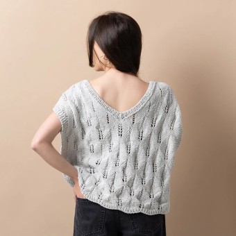Рубашка имеет свободный, oversize крой с большим запасом свободы.