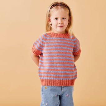 Полосатая футболка, размер 1-4 года из пряжи Lillemor by Permin цвета Koral и Babyblå