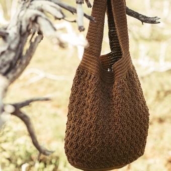 Модель 24043 Треугольный платок связан вручную из пряжи Schoeller + Stahl Tropic Cotton, цвет 07 Размер примерно 30 x 150 см