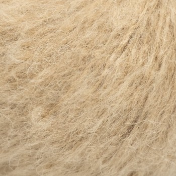 Цвет пряжи Aura Yarns Fashion Touch Me оттенок 07.018 Biscuit, крупно