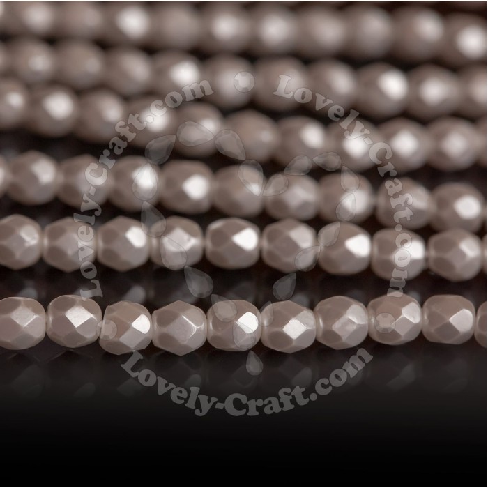 Купить бусины Fire Polished 4 мм Round Pearls Glass цвет White (#70400) в интернет-магазине «Любимое Творчество»