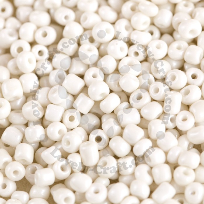 Купить китайский бисер 6/0 - 4 мм перламутровый (светло-кремовый) в интернет-магазине «Любимое Творчество»