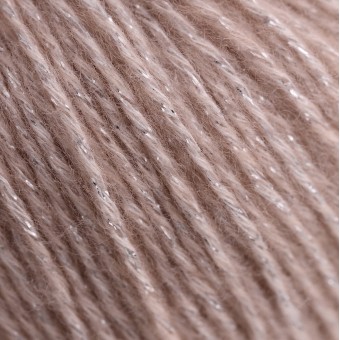 Цвет пряжи Aura Yarns Fashion Shiny Day оттенок 1414 Latte, крупно