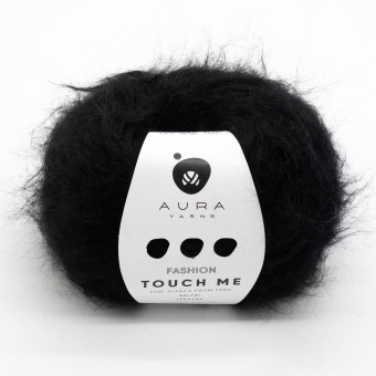 Моток пряжи Aura Yarns Fashion Touch Me оттенок 07.099 Black, крупно