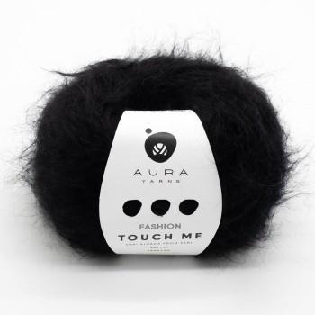 Моток пряжи Aura Yarns Fashion Touch Me оттенок 07.099 Black, крупно