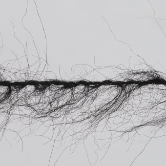 Нить пряжи Aura Yarns Fashion Touch Me оттенок 07.099 Black, крупно