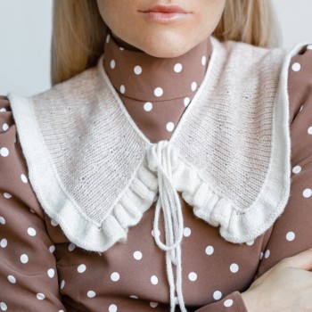 Вязаный воротничок из пряжи Aura Yarns Fashion Every Day оттенок 1411 Cream. Расход - от 1 до 2 мотков в зависимости от модели