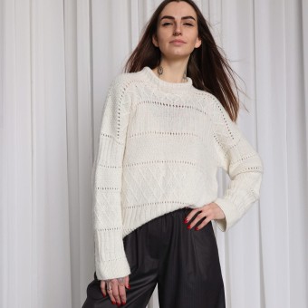 Джемпер вязаный из пряжи Aura Yarns Fashion Every Day, оттенок Cream, расход 11 мотков