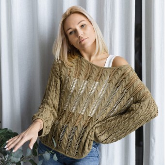 Ажурный джемпер с косами вязаный крючком из пряжи Aura Yarns Fashion Li Vi, оттенок Camel Расход — 8 мотков