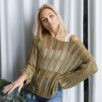 Ажурный джемпер с косами вязаный крючком из пряжи Aura Yarns Fashion Li Vi, оттенок Camel Расход — 8 мотков