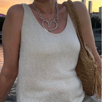 Базовая майка из пряжи Aura Yarns Fashion Li Vi оттенок 1479 Ecru, расход пряжи — 3,5-4 мотка