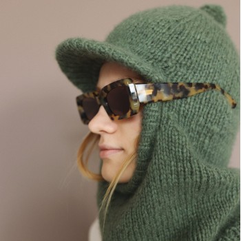 Балаклава с козырьком из пряжи Aura Yarns Fashion Love Me, цвет Eucalyptus, 2 мотка