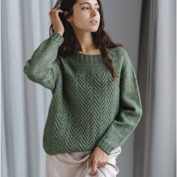 Джемпер с узором из пряжи Aura Yarns Fashion Shiny Day, оттенок Eucalyptus Расход — от 7 мотков