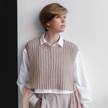 Вязаный жилет из пряжи Aura Yarns Fashion Shiny Day, оттенок Latte, расход - 3 мотка