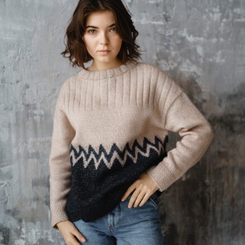 Джемпер с жаккардовым узором из пряжи Aura Yarns Fashion Shiny Day, оттенок Latte, расход — 7 мотков. Fashion Starlight, оттенок Graphite, расход — 3 мотка