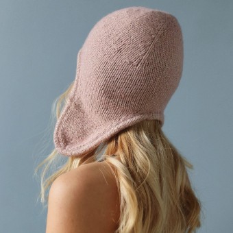 Ушанка связана из пряжи Aura Yarns Fashion Shiny Day оттенок 1413 Roze Quartz, расход 2 мотка