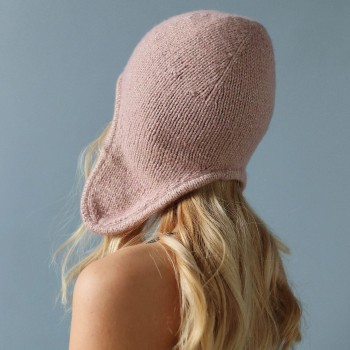 Ушанка связана из пряжи Aura Yarns Fashion Shiny Day оттенок 1413 Roze Quartz, расход 2 мотка