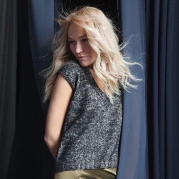 Жилет вязаный из пряжи Aura Yarns Fashion Space оттенок 1427 Sand, расход 4,5 мотка
