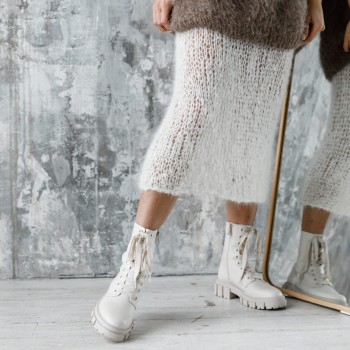 Полупрозрачная юбка из пряжи Aura Yarns Fashion Touch Me, оттенок Cream. Расход — 2 мотка