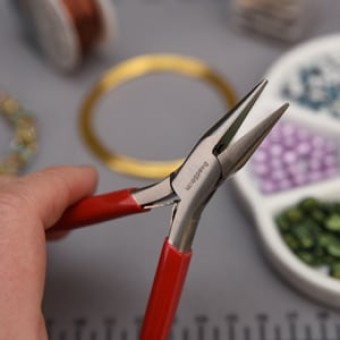 Тонкогубцы BEADSMITH SLIMLINE CHAINNOSE 120 мм, красные (США)