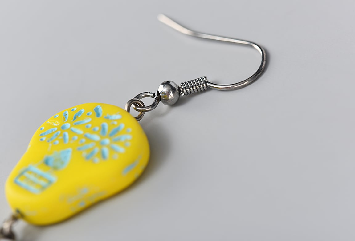 необычные серьги скелеты handmade из бисера и бусин для праздничного образа