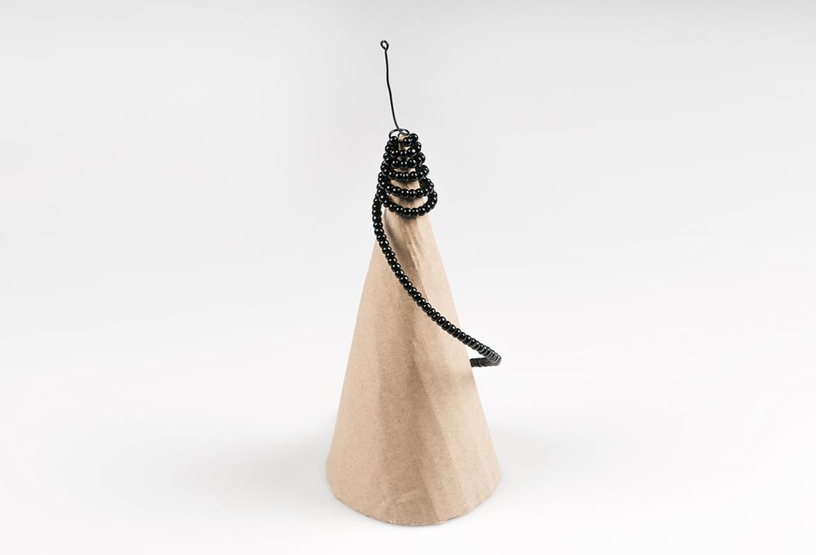 МК Witches Hat — украшение из бисера для хэллоуинского образа