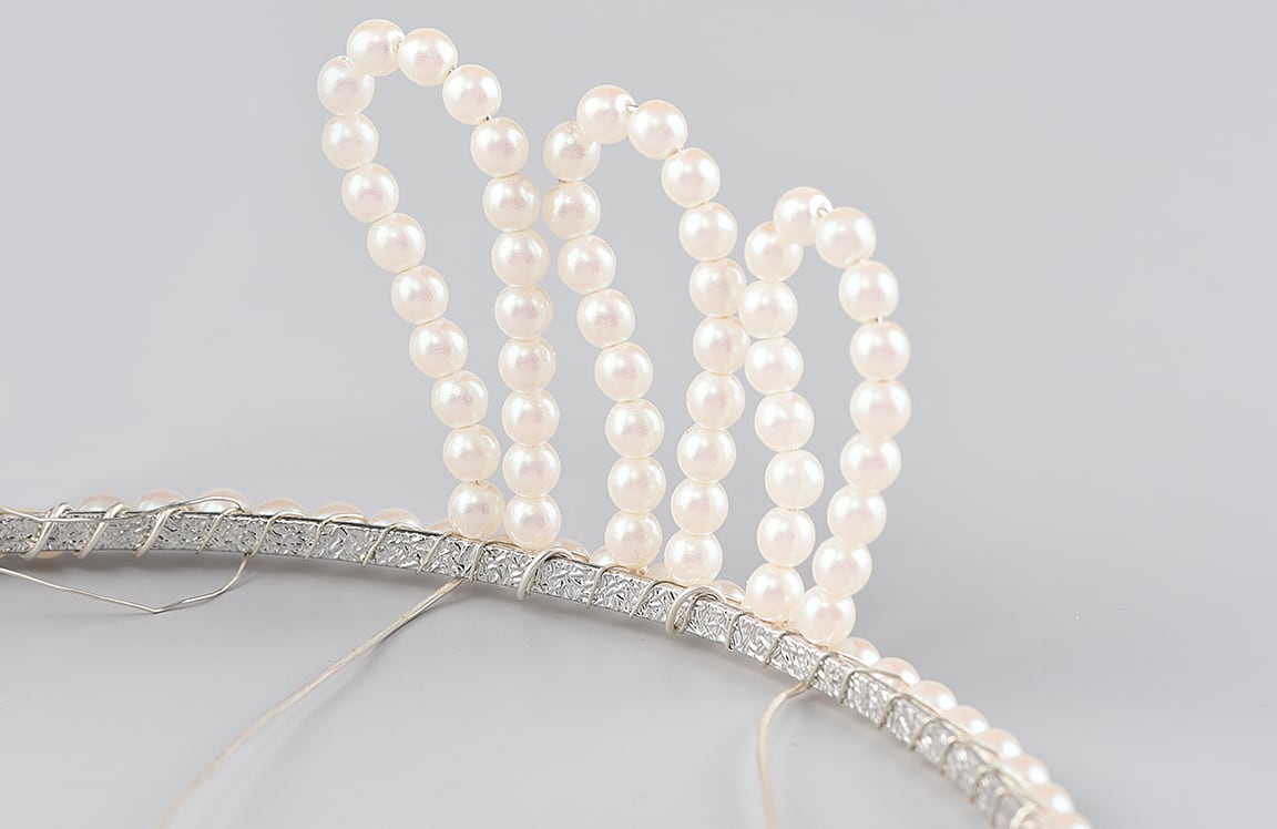 Формирование капли из бусин для ободка Wedding Headband